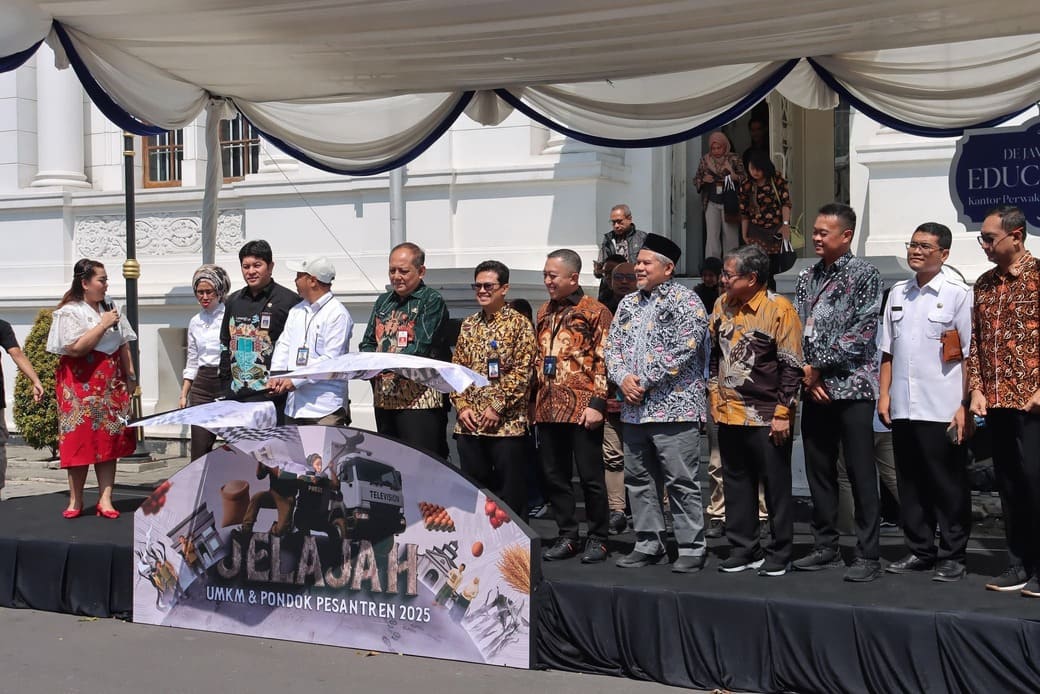 Kantor Perwakilan Bank Indonesia Provinsi Jawa Timur menggelar kegiatan Jelajah UMKM dan Pondok Pesantren 2025.