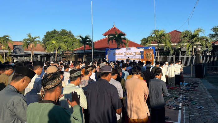 Salat Iduladha 1446 H bersama warga binaan di Masjid Al-Muhajirin pada Jumat, 6 Juni 2025. (Foto: Puguh Didik Supriyanto/serayunusantara.com)