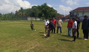 Turnamen sepakbola di Lapangan Kanigoro, Kabupaten Blitar, pada Sabtu, 14 Juni 2025. (Foto: Achmad Zunaidi/serayunusantara.com)