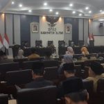 Rapat paripurna di Graha Paripurna DPRD Kabupaten Blitar pada Senin, 16 Juni 2025.