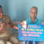 Penyaluran BLT di Desa Ngeni Wonotirto Blitar.