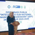 Kepala DP3AK Provinsi Jawa Timur, Tri Wahyu Liswati, saat memberikan sambutan pada kegiatan Diseminasi Publik ISFF Jawa Timur 2025–2029.