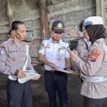 Satlantas Polres Kediri Kota berkolaborasi dengan Dinas Terkait melaksanakan pemeriksaan kendaraan (rampcheck) di PO Bus Ija Trans.