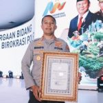 Kapolres Kediri Kota, AKBP Bramastyo Priaji yang hadir menerima penghargaan sebagai Unit Pelayanan Publik Kategori Pelayanan Prima (Nilai A) dari Kapolri.