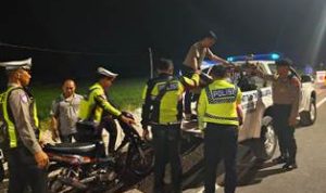 Menindaklanjuti laporan warga terkait aksi balap liar yang meresahkan, jajaran Polres Lamongan melaksanakan Patroli Harkamtibmas pada Jumat malam (25/7/2025), dimulai pukul 23.00 WIB hingga dini hari.