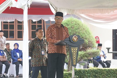 Wakil Wali Kota Kediri, Qowimuddin, memimpin upacara peringatan Harkopnas ke-78 di Halaman Mako Brimob.