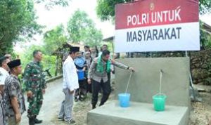 Polres Bangkalan melakukan pembangunan sumur bor di Desa Bungkeng, Kecamatan Tanjungbumi.