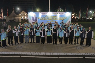 Gubernur Jatim, Khofifah bersama dinkes, serta OPD melepas petugas Yankes Bergerak ke Pulau Sapudi Sumenep di Gedung Grahadi.