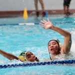 Laga menegangkan tersaji dalam pertandingan cabang olahraga polo air Porprov Jawa Timur IX/2025 yang digelar di Kolam Renang Stadion Gajayana, Kota Malang.