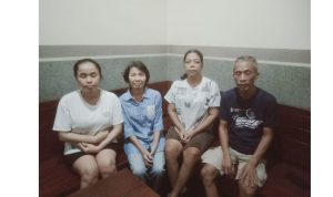 Para orang tua yang melapor terkait pelaksanaan SPMB di Kabupaten Tulungagung. (Foto: Puguh DDidik Supriyanto/serayunusantara.com)