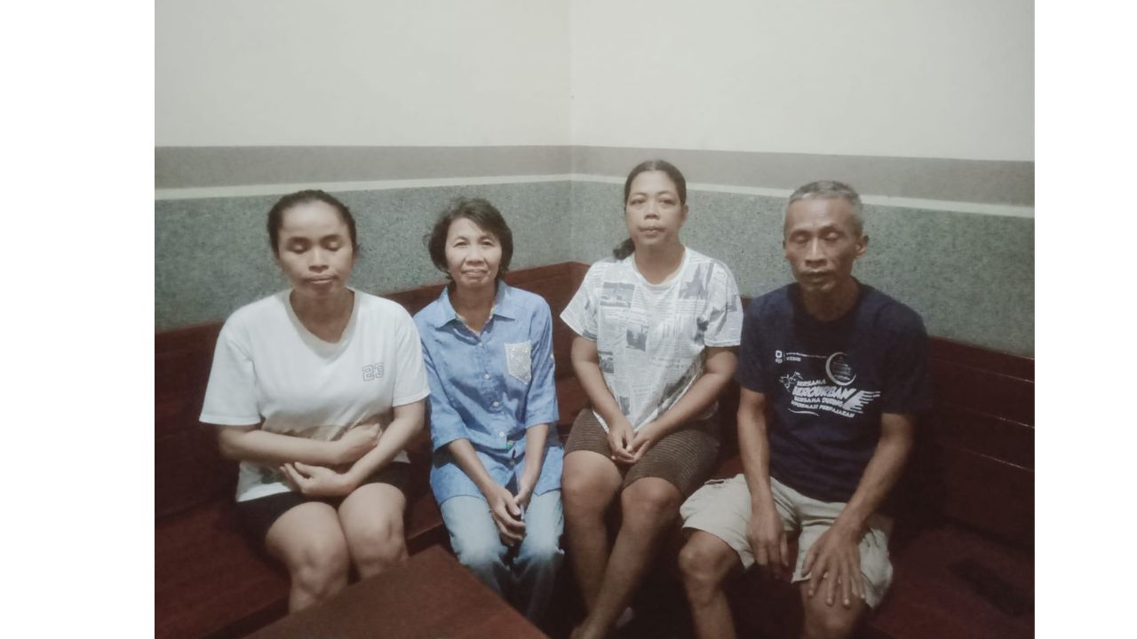 Para orang tua yang melapor terkait pelaksanaan SPMB di Kabupaten Tulungagung. (Foto: Puguh DDidik Supriyanto/serayunusantara.com)