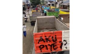 Aksi penolakan MLBB yang digelar oleh sopir truk di Desa Penataran, Kecamatan Nglegok, Kabupaten Blitar, Jumat, 4 Juli 2025.