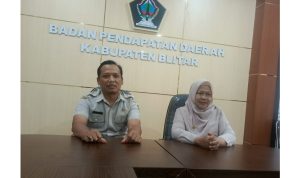 Kepala Seksi Pelayanan Bapenda Kabupaten Blitar, Imam Solichin. (Foto: Achmad Zunaidi/serayunusantara.com)