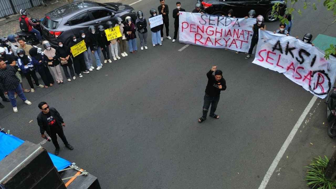 Aksi yang digelar LKHN di depan Kantor Pemkab Tulungagung, Selasa, 15 Juli 2025. (Dok. LKHN)