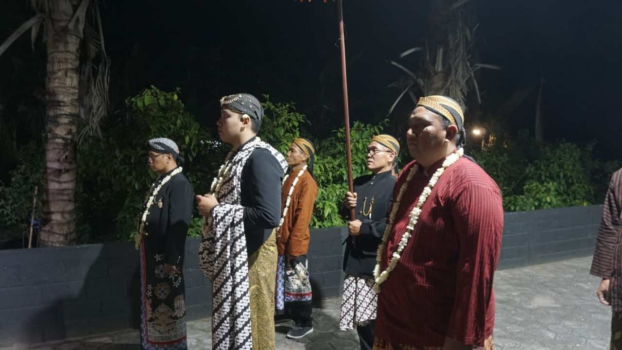 Kirab Panji Pusaka Desa Plosorejo, digelar setiap malam Jumat Suro. (Foto: Istimewa)