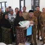 Bupati Mojokerto Luncurkan Program Penyaluran Bantuan Pangan.
