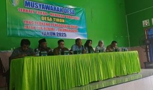 Musyawarah Desa membahas pertukaran tanah kas desa yang terdampak pembangunan Jalan Tol Kediri-Tulungagung di Desa Tiron.