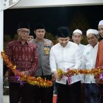Wakil Wali Kota Kediri, Qowimuddin Thoha, mendampingi Wakil Gubernur Jawa Timur Emil Elestianto Dardak dalam peresmian Aula KH Imam Yahya Mahrus di Pondok Pesantren HM Al Mahrusiyah III Ngampel.