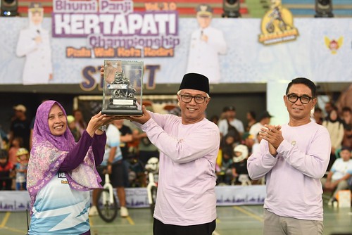Wakil Wali Kota Kediri, Qowimuddin, secara resmi membuka ajang Bhumi Panji Kertapati Volume 3.0 Pushbike Championship Piala Wali Kota Kediri di GOR Jayabaya. (Foto: Pemkot Kediri)