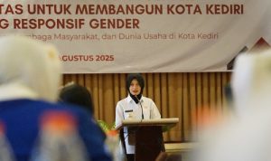 Wali Kota Kediri, Vinanda Prameswati, membuka kegiatan Sosialisasi Pengarusutamaan Gender.