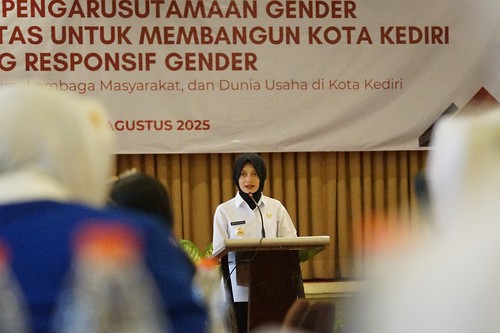 Wali Kota Kediri, Vinanda Prameswati, membuka kegiatan Sosialisasi Pengarusutamaan Gender.