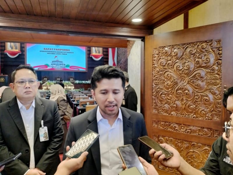 Wagub Jatim, Emil Elestianto ditemui usai Paripurna. (Foto: DPRD Jatim)