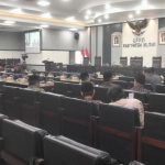 Ketidakhadiran Gerindra, Golkar, dan PKB membuat rapat paripurna KUA-PPAS 2026 gagal total. Publik pun bertanya-tanya, ada apa di balik manuver politik ini?