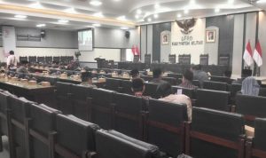 Ketidakhadiran Gerindra, Golkar, dan PKB membuat rapat paripurna KUA-PPAS 2026 gagal total. Publik pun bertanya-tanya, ada apa di balik manuver politik ini?