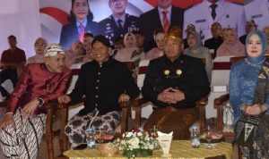 Upacara bendera peringatan Hari Ulang Tahun (HUT) ke-80 Kemerdekaan Republik Indonesia di Kabupaten Tulungagung, Minggu (17/8/2025).