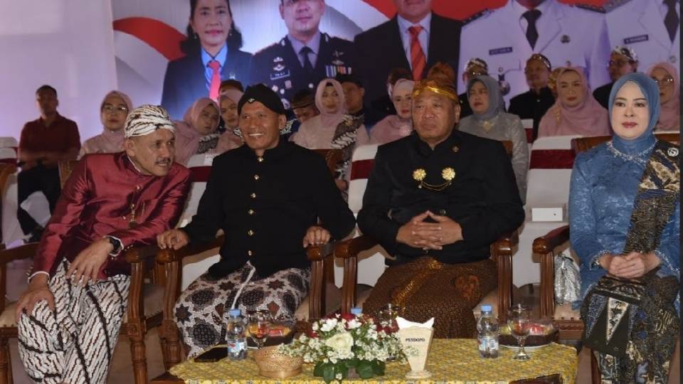 Upacara bendera peringatan Hari Ulang Tahun (HUT) ke-80 Kemerdekaan Republik Indonesia di Kabupaten Tulungagung, Minggu (17/8/2025).