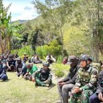 serayu-nusantara-gambar- - 1 Suasana duka menyelimuti warga Desa Numbukkawi, Distrik Malagai, Kabupaten Lanny Jaya, Papua Tengah, pada Senin (25/8/2025) pagi. (Foto: Yonif 511/DY)