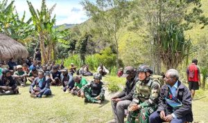 Suasana duka menyelimuti warga Desa Numbukkawi, Distrik Malagai, Kabupaten Lanny Jaya, Papua Tengah, pada Senin (25/8/2025) pagi. (Foto: Yonif 511/DY)