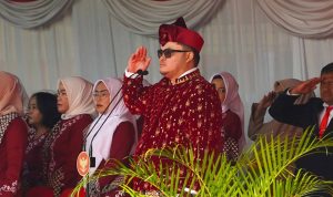 Bupati Kediri Hanindhito Himawan Pramana memimpin upacara peringatan HUT ke-80 Kemerdekaan Republik Indonesia di Stadion Canda Bhirawa. (Foto: Dinas Kominfo Kab. Kediri)