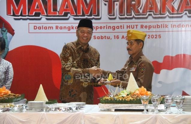 Pemkab Tulungagung menggelar Malam Tirakatan di Pendopo Kongas Arum Kusumaning Bongso.