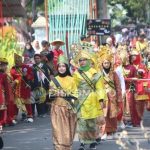 Pawai Bhinneka Tunggal Ika memperingati HUT ke-80 Republik Indonesia.