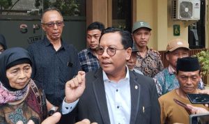 Sejumlah warga Kecamatan Balesari, Ngajum, Kabupaten Malang saat ke Sentra Pelayanan Kepolisian Terpadu (SPKT) Polda Jawa Timur pada Rabu (24/9/2025