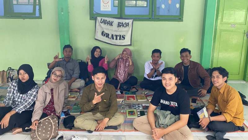 Suasana Setelah Diskusi di Lapak Baca Ceria - Kota Blitar