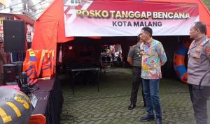 Wali-Kota-Malang-saat-meninjau-posko-tanggap-bencana